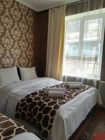 Фото номера Трехместный номер Гостевой дом Nikoloz Guesthouse г. Степанцминда 7
