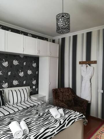 Фото номера Стандартный номер с кроватью размера &quot;king-size&quot; Гостевой дом Nikoloz Guesthouse г. Степанцминда 3