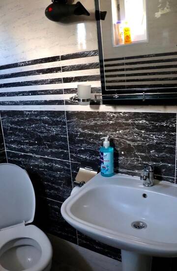 Фото номера Двухместный номер с 1 кроватью и видом на горы Гостевой дом Keti Ciklauri Guest House г. Степанцминда 2