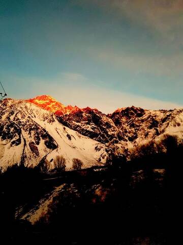 Фото номера Двухместный номер с 1 кроватью и видом на горы Отель Cozy Hotel in Kazbegi г. Степанцминда 6