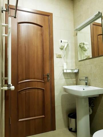 Фото номера Двухместный номер с 1 кроватью Отель Cozy Hotel in Kazbegi г. Степанцминда 7