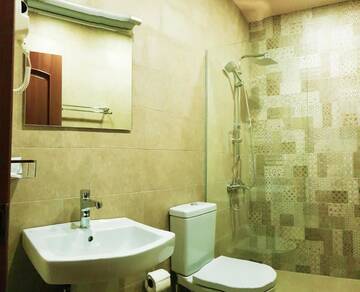 Фото номера Двухместный номер с 1 кроватью Отель Cozy Hotel in Kazbegi г. Степанцминда 8