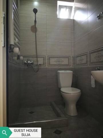 Фото номера Бюджетный двухместный номер с 2 отдельными кроватями Гостевой дом Guesthouse Suja г. Степанцминда 12