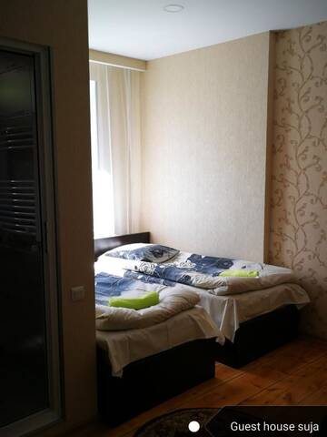 Фото номера Трехместный номер «Комфорт» с душем Гостевой дом Guesthouse Suja г. Степанцминда 3
