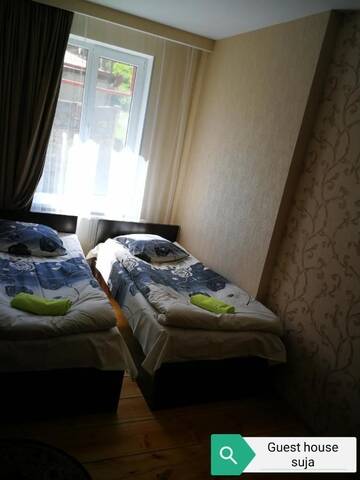 Фото номера Трехместный номер «Комфорт» с душем Гостевой дом Guesthouse Suja г. Степанцминда 4