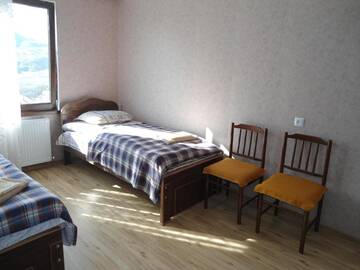 Фото номера Трехместный номер с видом на горы Гостевой дом Guest House Sunset г. Степанцминда 47