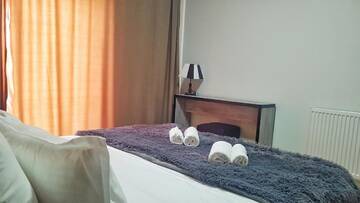 Фото номера Номер с кроватью размера «king-size» и видом на горы Отель Hotel NOA Kazbegi г. Степанцминда 3