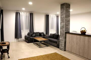 Фото Отели типа «постель и завтрак» Kazbegi Chalet г. Степанцминда 4