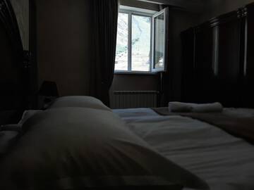 Фото номера Большой двухместный номер с 1 кроватью Гостевой дом Kazbegi Guide г. Степанцминда 4