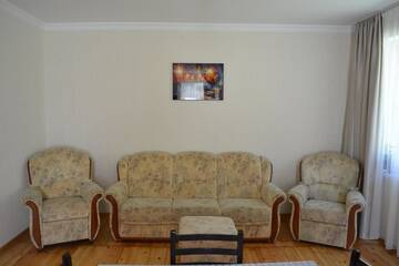 Фото номера Twin Room with Mountain View with Veranda Проживание в семье Ekaterine Guest House г. Степанцминда 8