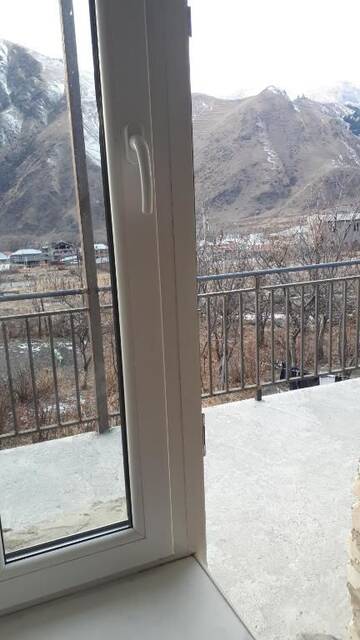 Фото номера Twin Room with Mountain View with Veranda Проживание в семье Ekaterine Guest House г. Степанцминда 49