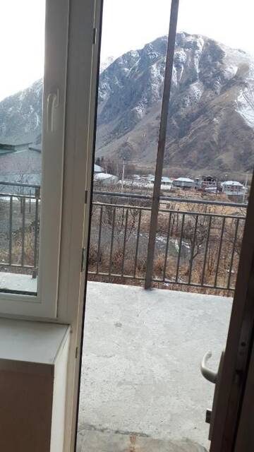 Фото номера Twin Room with Mountain View with Veranda Проживание в семье Ekaterine Guest House г. Степанцминда 50