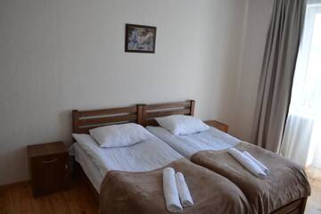 Фото номера Twin Room with Mountain View with Veranda Проживание в семье Ekaterine Guest House г. Степанцминда 13