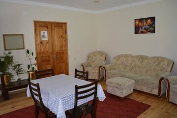 Фото номера Twin Room with Mountain View with Veranda Проживание в семье Ekaterine Guest House г. Степанцминда 14