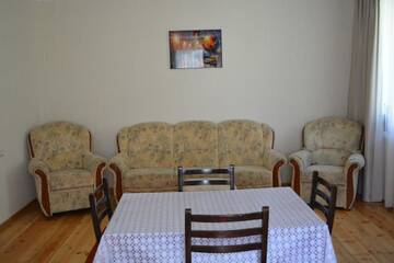 Фото номера Twin Room with Mountain View with Veranda Проживание в семье Ekaterine Guest House г. Степанцминда 15
