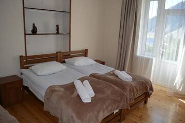 Фото номера Twin Room with Shared Bathroom and Mountain View with Veranda Проживание в семье Ekaterine Guest House г. Степанцминда 13