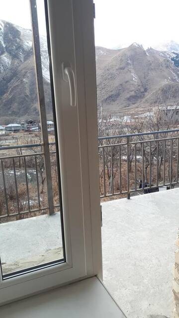 Фото номера Twin Room with Mountain View with Veranda Проживание в семье Ekaterine Guest House г. Степанцминда 7