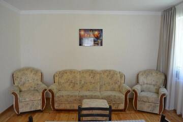 Фото номера Twin Room with Mountain View with Veranda Проживание в семье Ekaterine Guest House г. Степанцминда 30