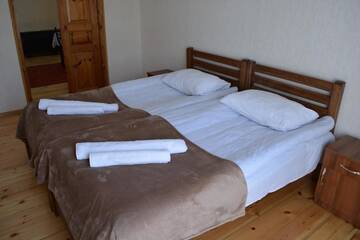 Фото номера Twin Room with Mountain View with Veranda Проживание в семье Ekaterine Guest House г. Степанцминда 28