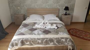 Фото номера Двухместный номер с 1 кроватью и видом на горы Гостевой дом Kazbek view guest house г. Степанцминда 5
