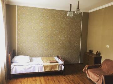 Фото номера Трехместный номер с общей ванной комнатой Гостевой дом Guest House on Tamar mepe 3 г. Степанцминда 6