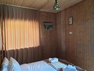 Фото номера Двухместный номер с 1 кроватью и балконом Гостевой дом Bana г. Степанцминда 16