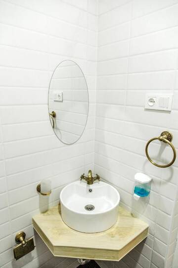 Фото номера Двухместный номер Делюкс с 1 кроватью Отель Home Kazbegi г. Степанцминда 4