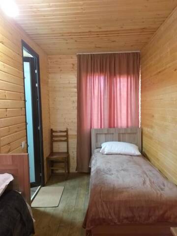 Фото номера Трехместный номер с душем Отели типа «постель и завтрак» kazbegi good sleep г. Степанцминда 7
