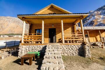 Фото номера Вилла с 2 спальнями Дома для отпуска Old Hut г. Степанцминда 3