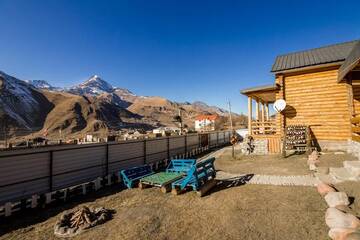 Фото номера Вилла с 2 спальнями Дома для отпуска Old Hut г. Степанцминда 55