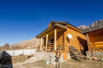 Фото номера Вилла с 2 спальнями Дома для отпуска Old Hut г. Степанцминда 53