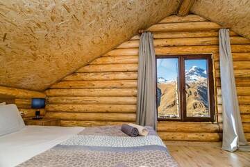 Фото номера Вилла с 2 спальнями Дома для отпуска Old Hut г. Степанцминда 85