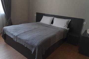 Фото номера Двухместный номер с 1 кроватью, вид на сад Гостевой дом Sunny Mountain House г. Степанцминда 2