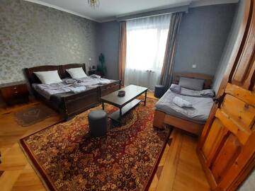 Фото номера Трехместный номер с собственной ванной комнатой Отель GIO-NIKA г. Степанцминда 12