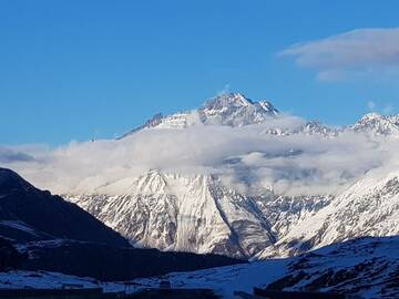 Фото номера Трехместный номер с видом на горы Отель Hilltop Kazbegi г. Степанцминда 8
