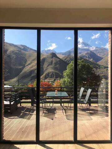 Фото Отель Hilltop Kazbegi г. Степанцминда 1