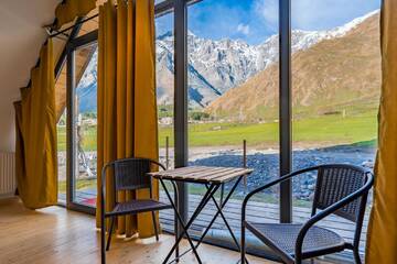 Фото номера Трехместный номер с балконом Отель Kazbegi View г. Степанцминда 11