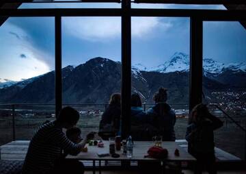 Фото номера Трехместный номер с видом на горы Отель Kazbegi View г. Степанцминда 17