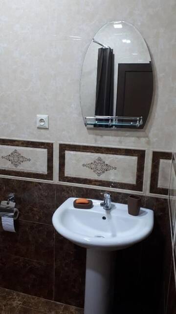 Фото номера Двухместный номер с 2 двуспальными кроватями Гостевой дом Sesilia г. Степанцминда 6
