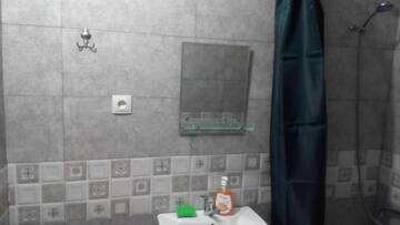 Фото номера Классический четырехместный номер Гостевой дом Guest House Temur Sujashvili г. Степанцминда 10