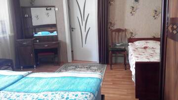 Фото номера Трехместный номер с общей ванной комнатой Гостевой дом Guest House Temur Sujashvili г. Степанцминда 5