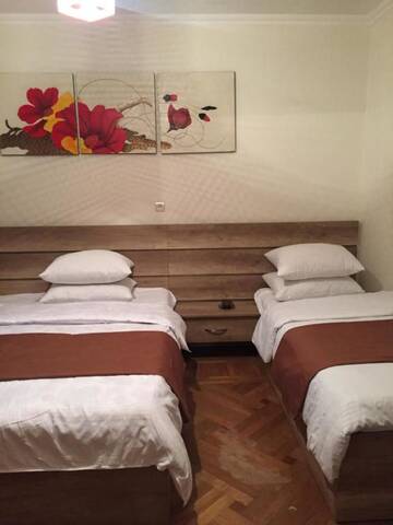 Фото номера Трехместный номер Гостевой дом Season Guesthouse г. Степанцминда 4