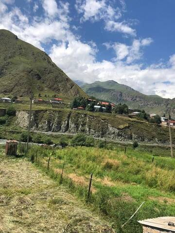 Фото Гостевой дом Traveler Kazbegi Guesthouse г. Степанцминда 4