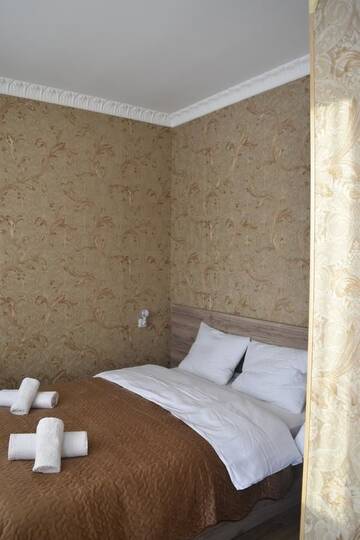 Фото номера Двухместный номер с 1 кроватью и балконом Гостевой дом Traveler Kazbegi Guesthouse г. Степанцминда 2