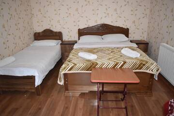 Фото номера Cемейный номер с собственной ванной комнатой Гостевой дом Traveler Kazbegi Guesthouse г. Степанцминда 5