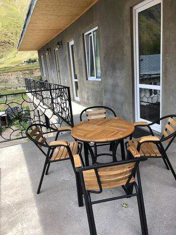 Фото Гостевой дом Traveler Kazbegi Guesthouse г. Степанцминда 3