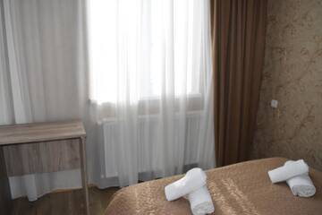 Фото номера Двухместный номер с 1 кроватью и балконом Гостевой дом Traveler Kazbegi Guesthouse г. Степанцминда 11