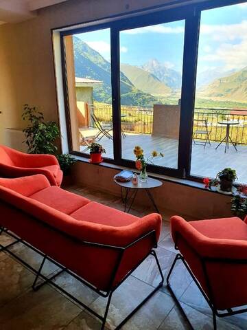 Фото Мини-отель Nikolo Inn г. Степанцминда 4