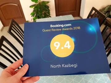 Фото номера Двухместный номер с 2 отдельными кроватями и балконом Отель North Kazbegi г. Степанцминда 8