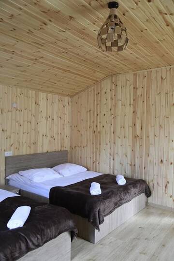 Фото номера Семейный номер с балконом Гостевой дом Wooden Guesthouse г. Степанцминда 6